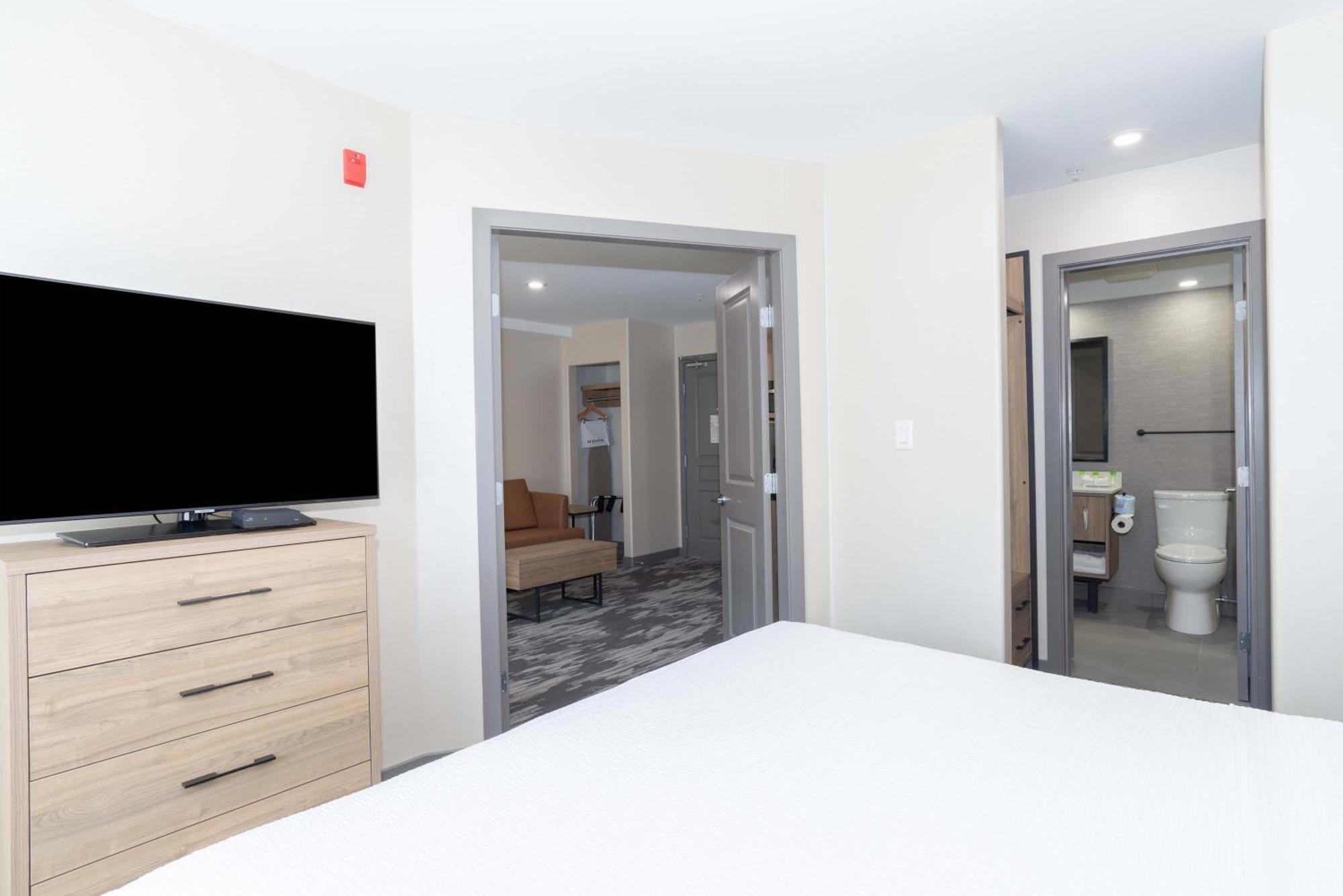 Sandman Hotel & Suites Regina Exterior photo