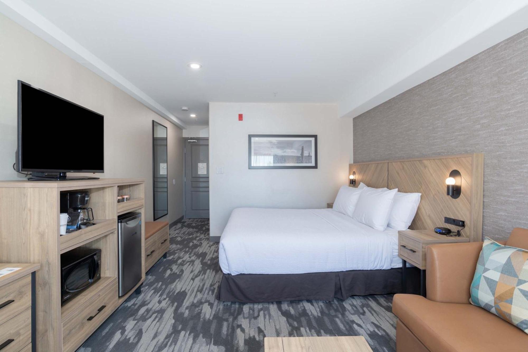 Sandman Hotel & Suites Regina Exterior photo