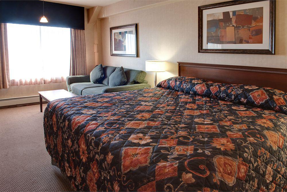 Sandman Hotel & Suites Regina Exterior photo