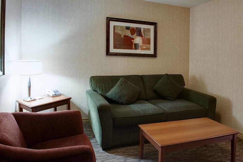 Sandman Hotel & Suites Regina Exterior photo